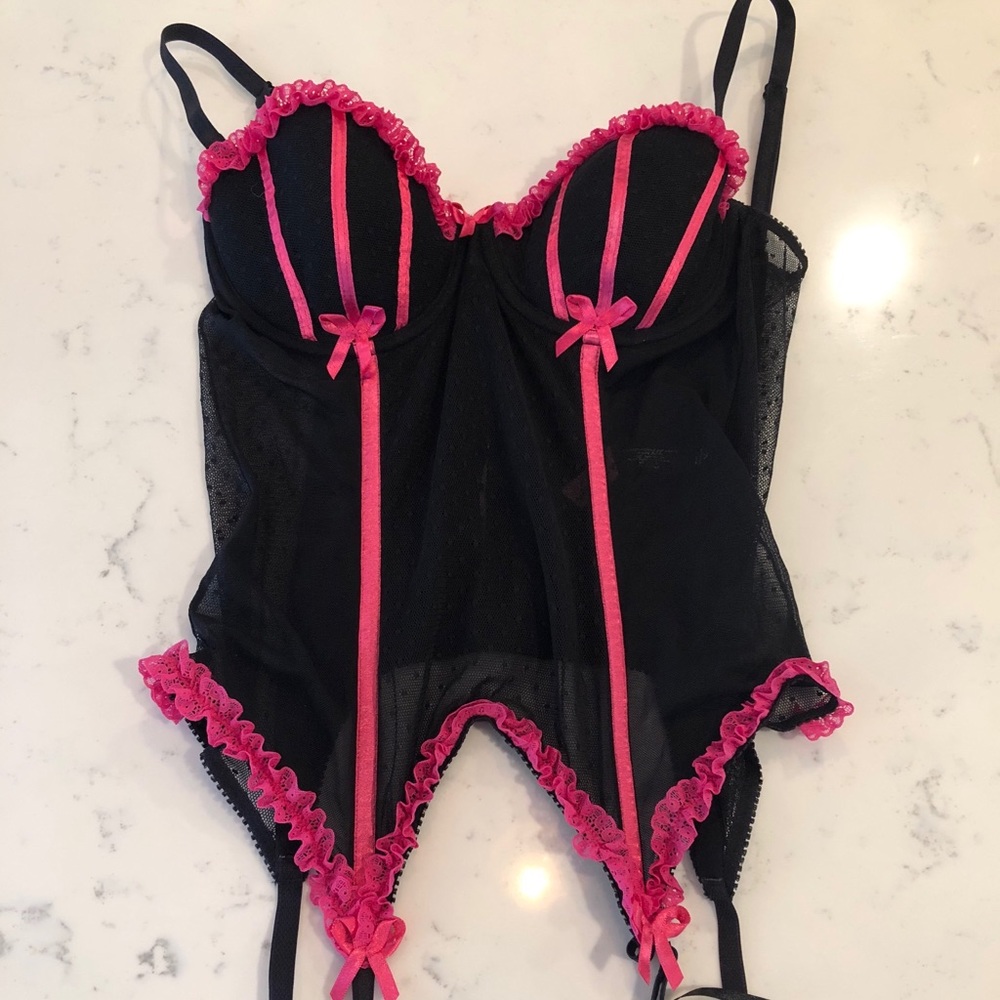 🚨Victoria’s secret Black corset with pink trim